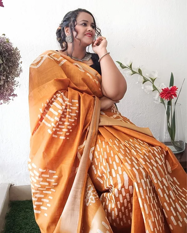 Serene_Slub_Linen_Wax_Batik_Hand_Dyed_Saree_Mustard_Yellow