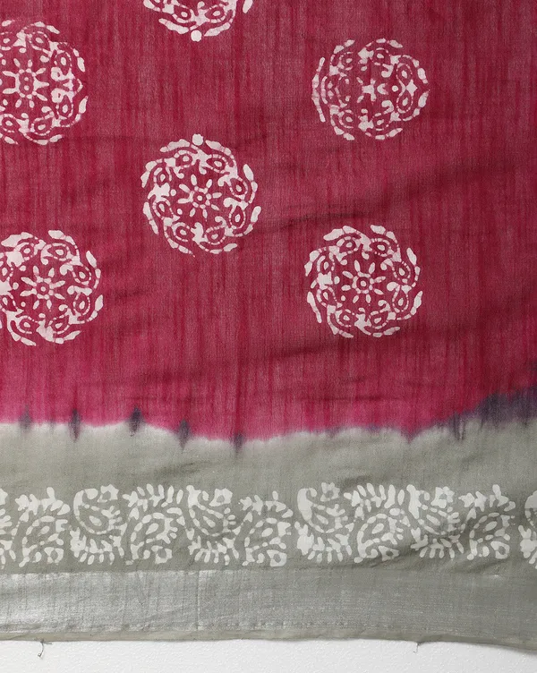 Crimson_Slub_Linen_Wax_Batik_Hand_Dyed_Saree_Red_&_Gray