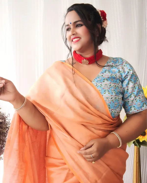 Serene_Pure_Tissue_Linen_Handdyed_Saree_Peach