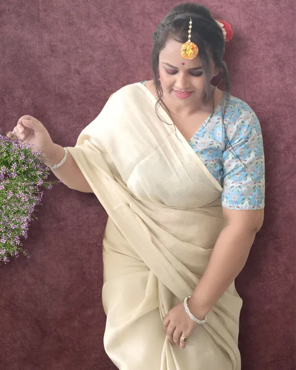Effulgent_Pure_Tissue_Linen_Handdyed_Saree_Off_White