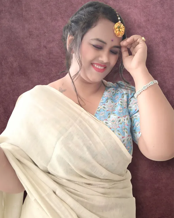 Effulgent_Pure_Tissue_Linen_Handdyed_Saree_Off_White