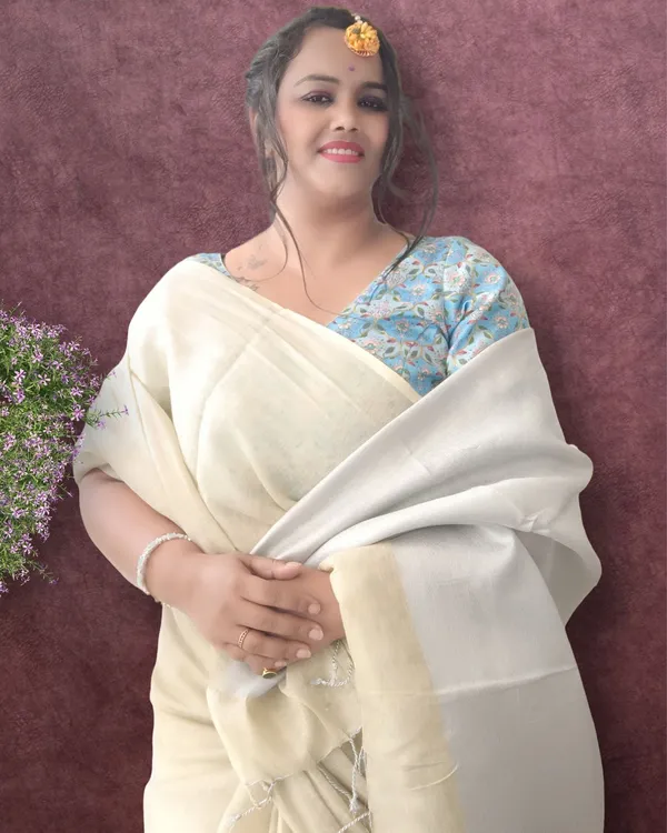 Effulgent_Pure_Tissue_Linen_Handdyed_Saree_Off_White