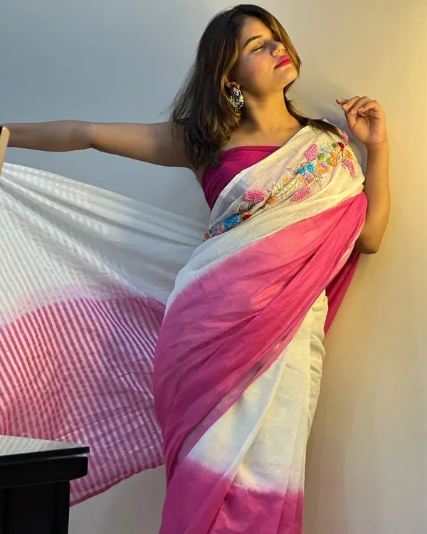 Elegant_Pure_Linen_Saree_Hand_Embroidered_White_&_Pink