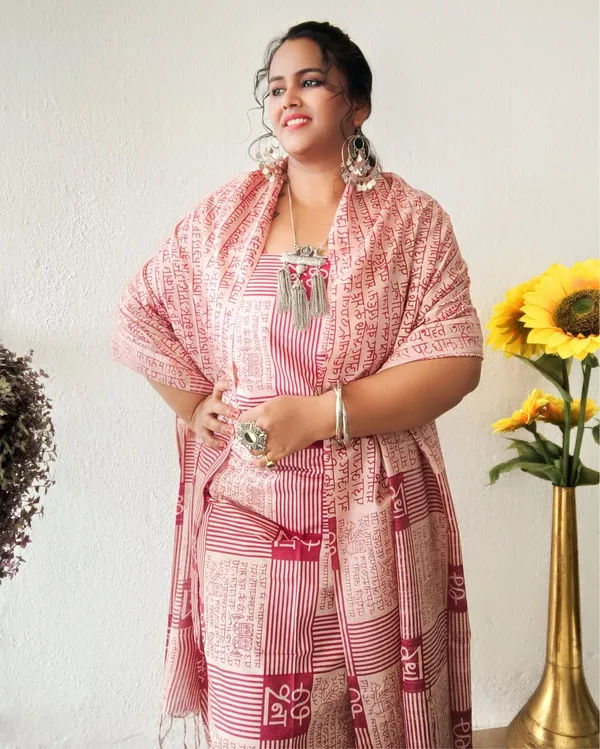 Katan_Silk_Hypnotic_Blockprint_Beige_&_Red_Suit