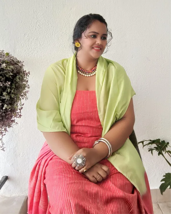 Handcrafted_Katan_Silk_Red_&_Green_Suit