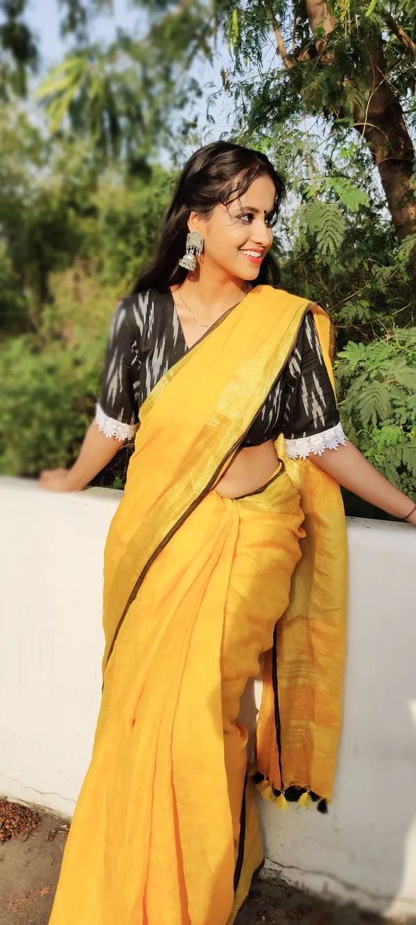 Majestic_Handwoven_Pure_Linen_Yellow_Saree