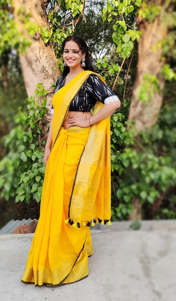 Majestic_Handwoven_Pure_Linen_Yellow_Saree