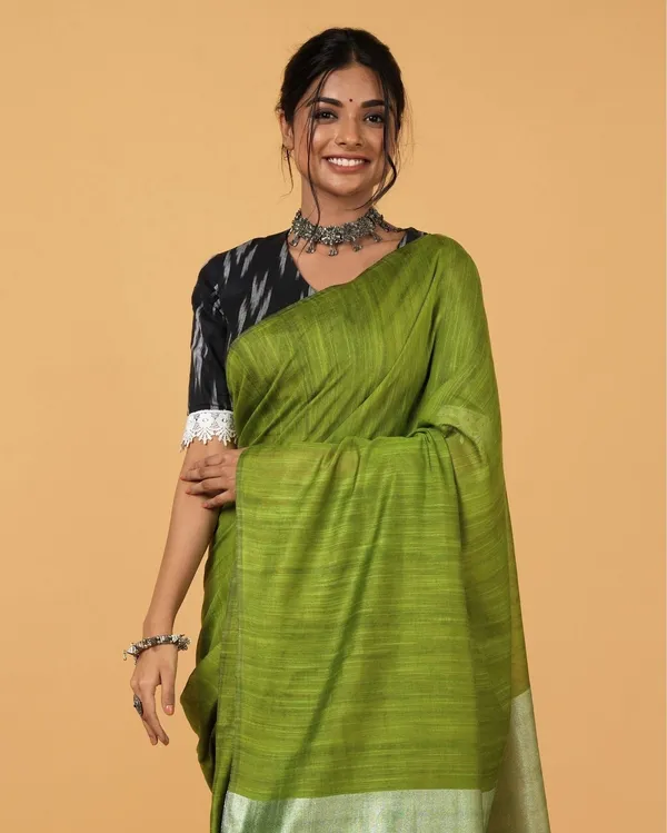 Quaint_Silk_Linen_Handdyed_Green_Contrast_Pallu_Saree