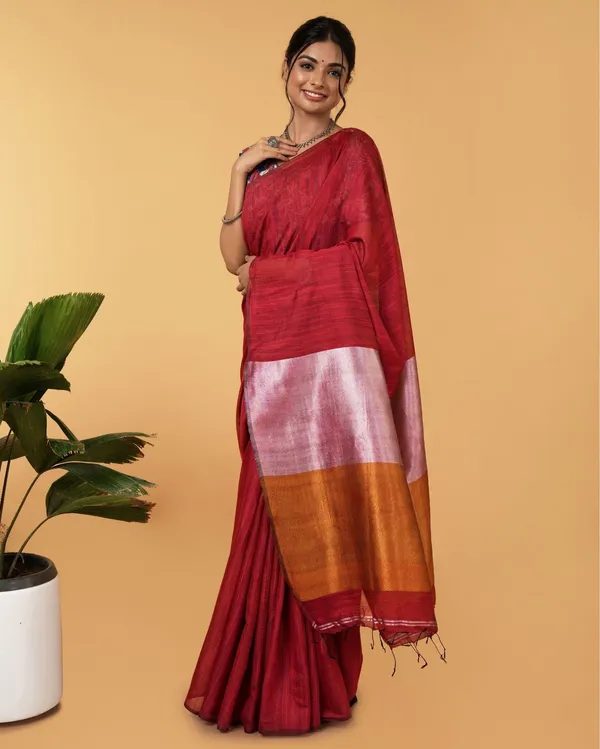 Fiery_Silk_Linen_Handdyed_Red_Contrast_Pallu_Saree