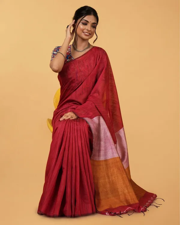 Fiery_Silk_Linen_Handdyed_Red_Contrast_Pallu_Saree
