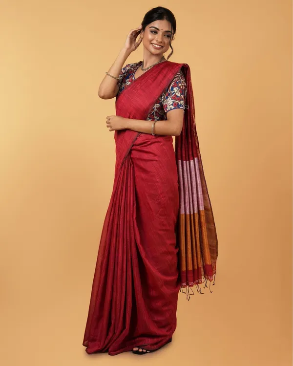 Fiery_Silk_Linen_Handdyed_Red_Contrast_Pallu_Saree