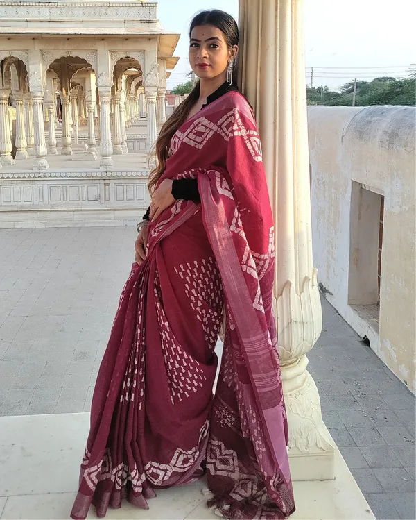 Subtle_Slub_Linen_Wax_Batik_Hand_Dyed_Saree_Red