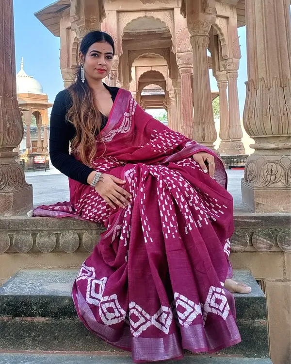 Subtle_Slub_Linen_Wax_Batik_Hand_Dyed_Saree_Red