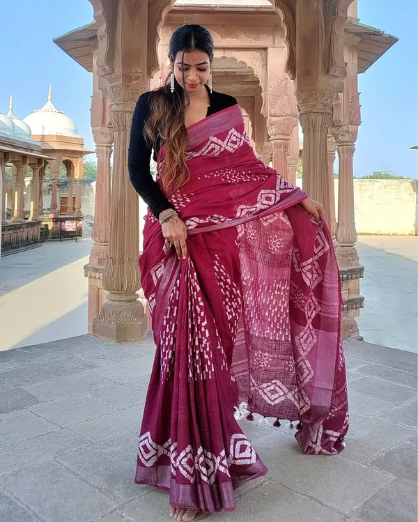 Subtle_Slub_Linen_Wax_Batik_Hand_Dyed_Saree_Red