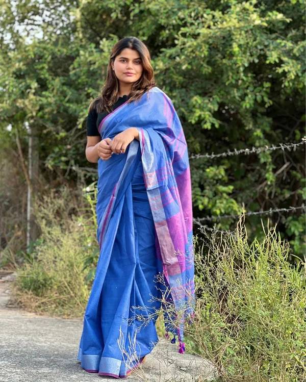 Kinetic_Handwoven_Pure_Linen_Plain_Saree_Blue