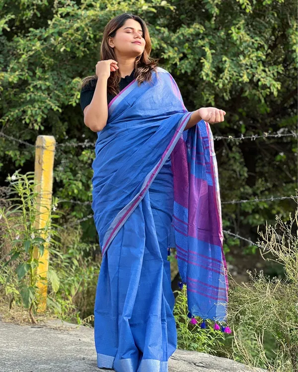 Kinetic_Handwoven_Pure_Linen_Plain_Saree_Blue