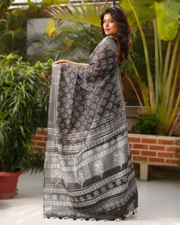 Misty_Slub_Linen_Saree_Gray_Batik_Print