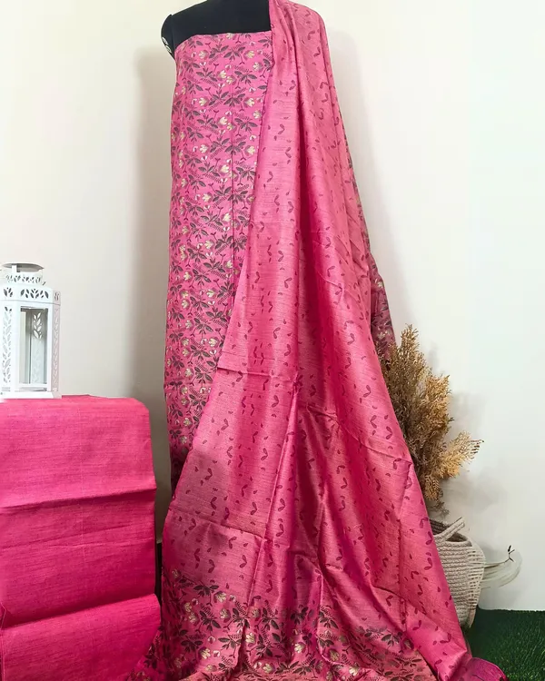 Wax_Batik_Hand_Dyed_Khadi_Silk_Pink_Suit