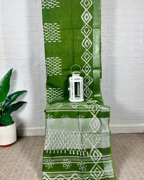 Earthy_Slub_Linen_Wax_Batik_Hand_Dyed_Saree_Green