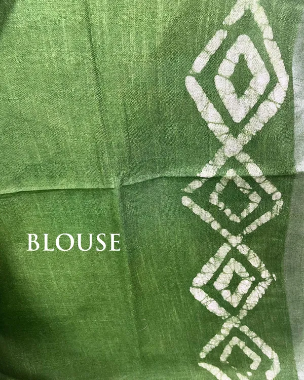 Earthy_Slub_Linen_Wax_Batik_Hand_Dyed_Saree_Green
