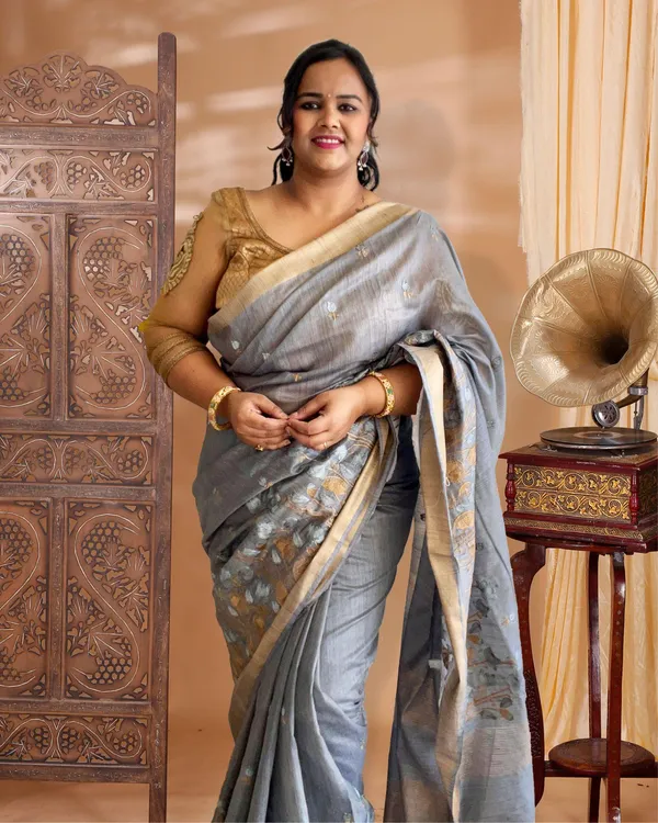 Banswara_Silk_Saree_Gray_Lotus_Embroidery