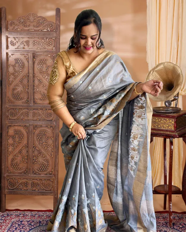 Banswara_Silk_Saree_Gray_Lotus_Embroidery