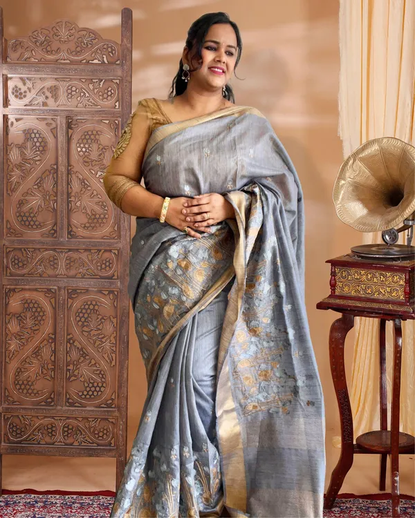 Banswara_Silk_Saree_Gray_Lotus_Embroidery
