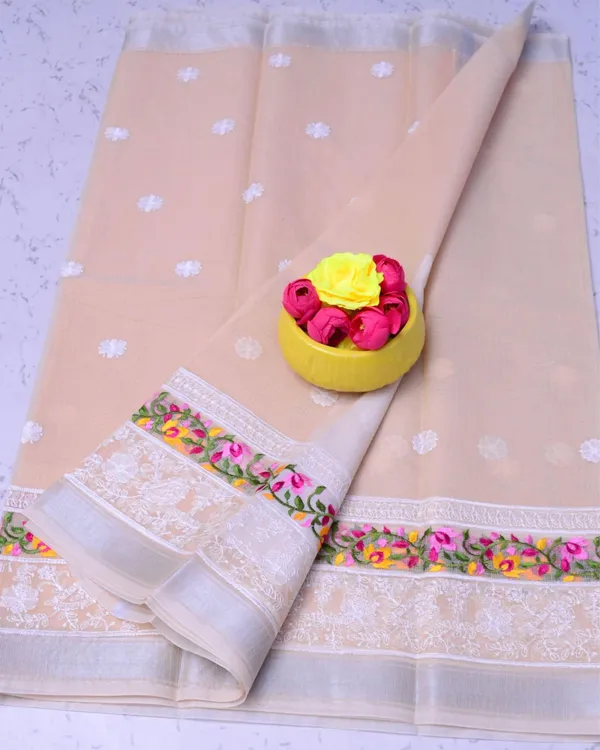 Masterful_Beige_Kota_Doria_Cotton_Floral_Embroidery_Saree