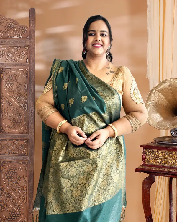 Luminous_Banarasi_Silk_Jaquard_Dark_Green_Saree
