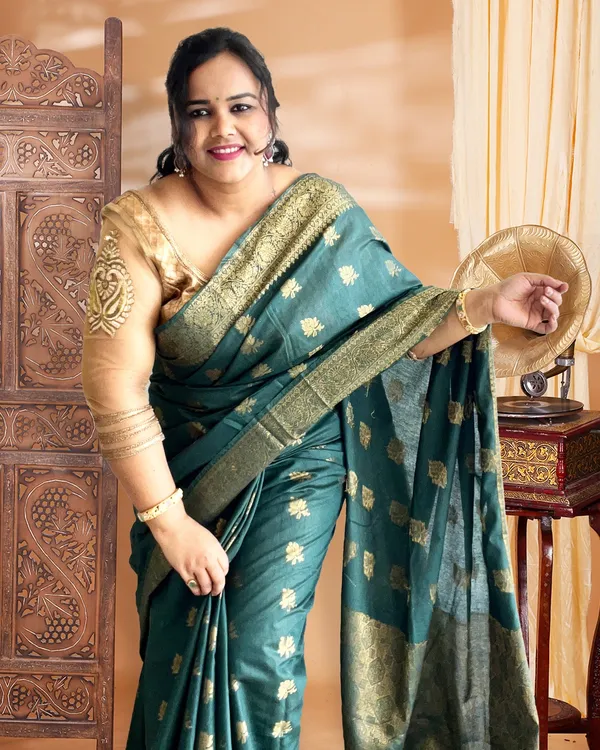 Luminous_Banarasi_Silk_Jaquard_Dark_Green_Saree