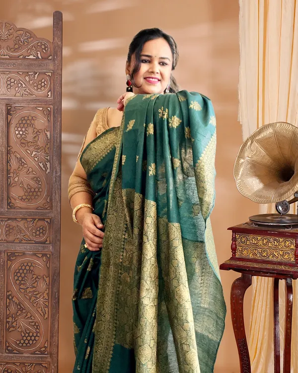 Luminous_Banarasi_Silk_Jaquard_Dark_Green_Saree
