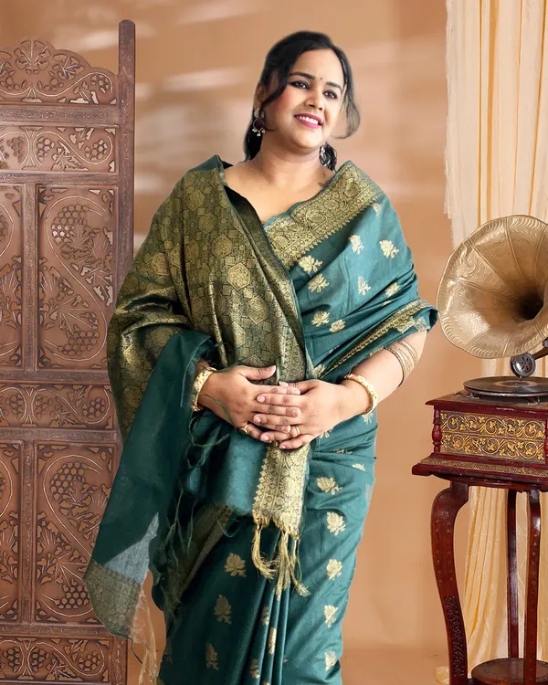 Luminous_Banarasi_Silk_Jaquard_Dark_Green_Saree