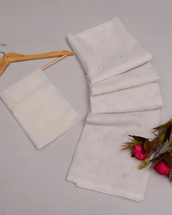 Pankhudi_Kota_Doria_Pristine_White_Saree_Embroidered