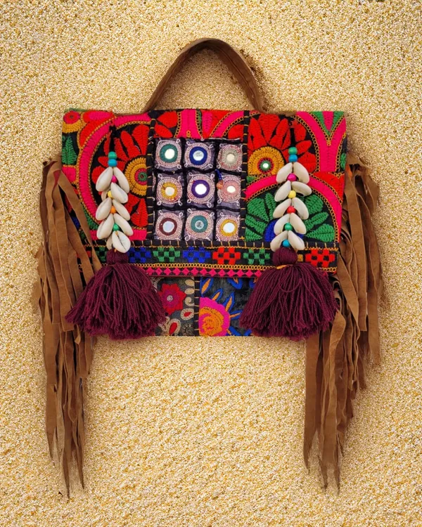Khamma_Ghani_Kambadiya_Sleek_Black_Sling_Bags