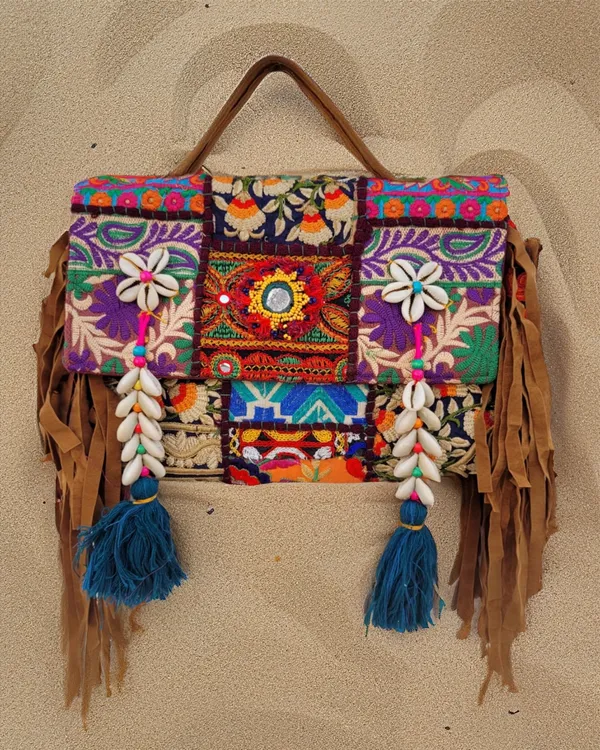 Khamma_Ghani_Kambadiya_Elegant_Black_Sling_Bags