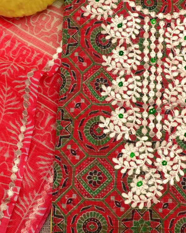 Glimmering_Red_&_Yellow_Kota_Doria_Gota_Patti_Suit