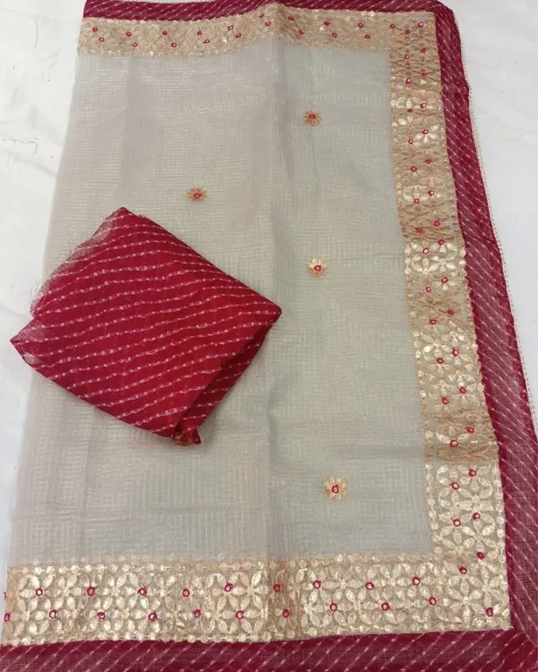 Pankhudi_Jugnu_Checks_Gota_Patti_Pale_White_Saree
