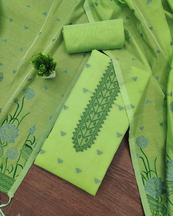 Noor-e-Banaras_Thread_Work_Cotton_Suit_Light_Green