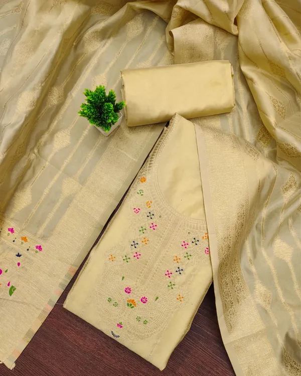 Noor-e-Banaras_Cotton_Suit_Thread_Work_Light_Beige