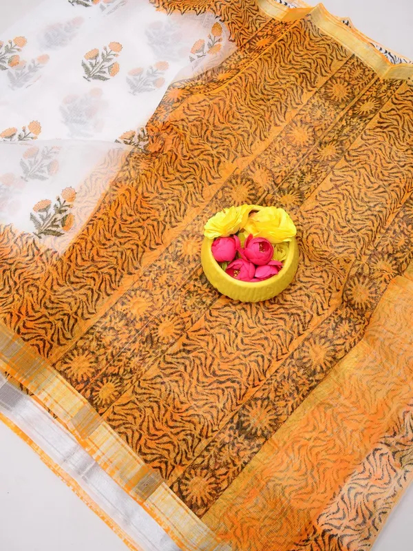Varnika_White_Kota_Doria_Blockprint_Saree