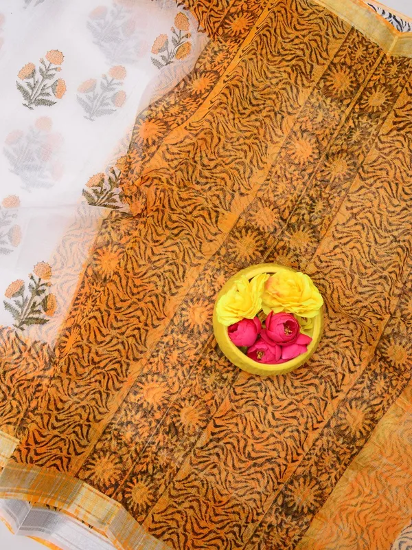Varnika_White_Kota_Doria_Blockprint_Saree