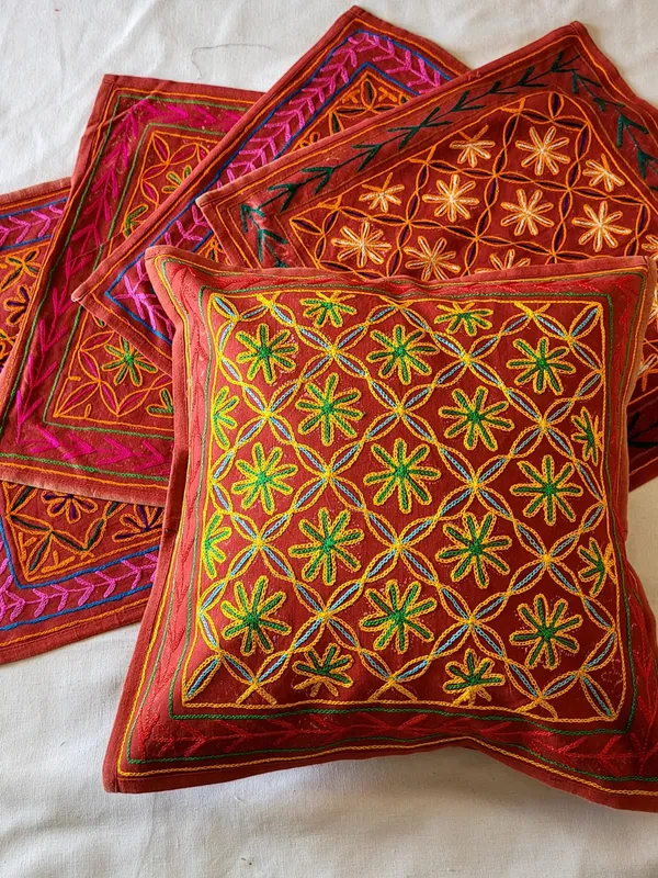 Khamma_Ghani_Embroidered_Elegant_Cushion_Cover_(Set_of_5)
