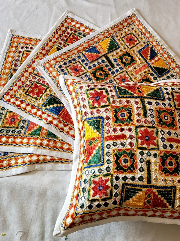 Khamma_Ghani_Embroidered_Luxurious_Cushion_Cover_(Set_of_5)