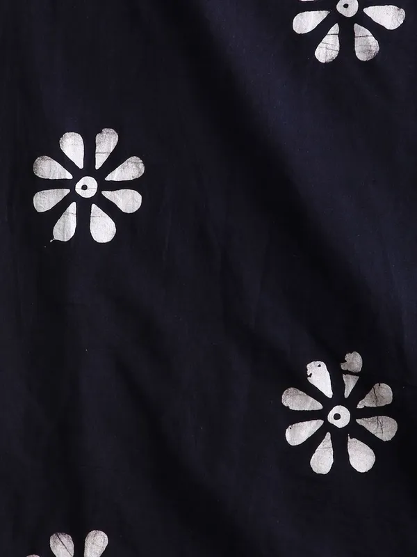 Aavya_Pure_Mul_Cotton_Wax_Batik_Suit_White_&_Black
