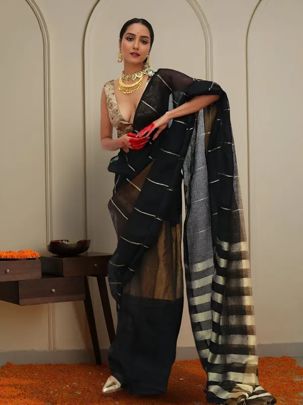 Noor-e-Linen_Zari_Weaving_Saree_Bold_Black