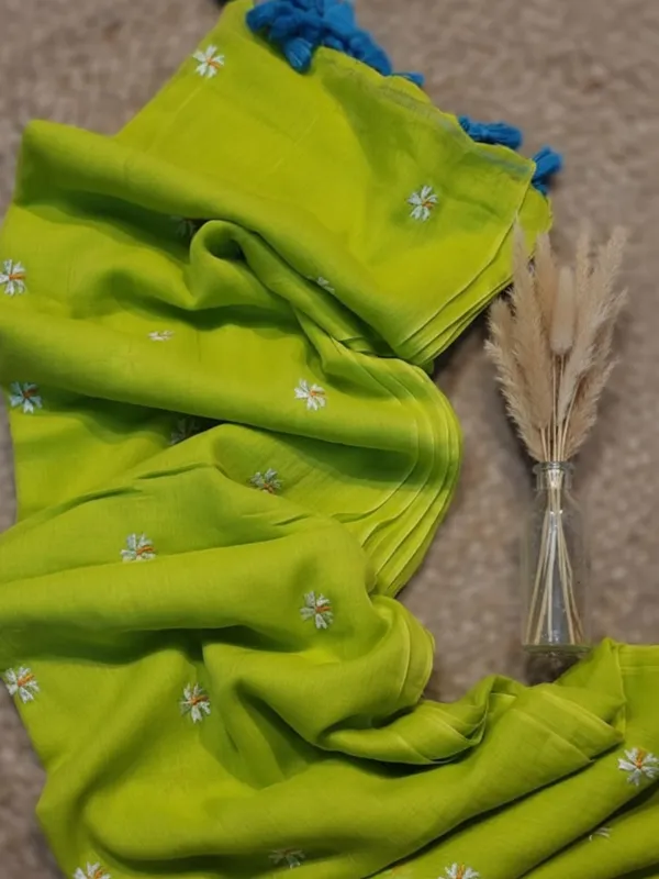 Hawa_Hawai_Embroidery_Mul_Cotton_Saree_Lime_Green