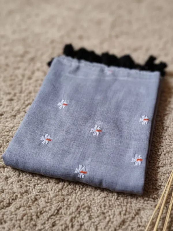 Hawa_Hawai_Embroidery_Mul_Cotton_Saree_Ash_Gray