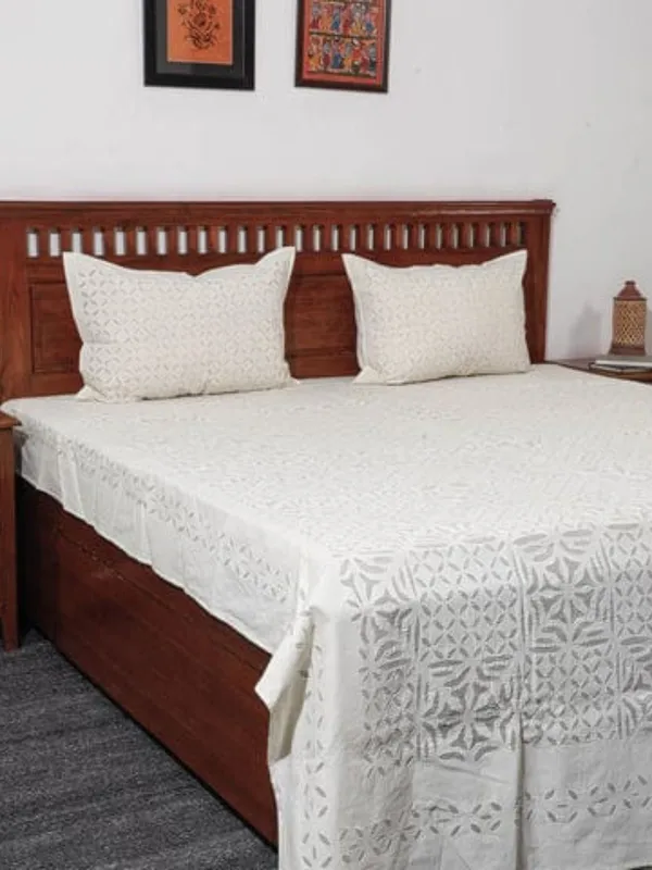Aavaran_Applique_Double_Bedsheet_White