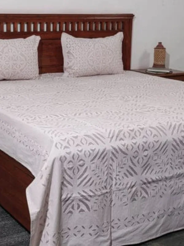 Aavaran_Applique_Double_Bedsheet_Pale_Pink