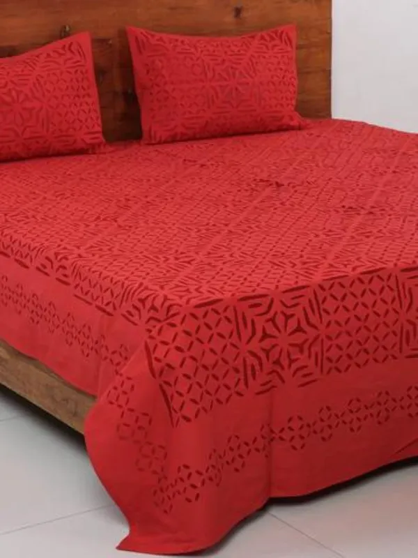 Aavaran_Applique_Double_Bedsheet_Red